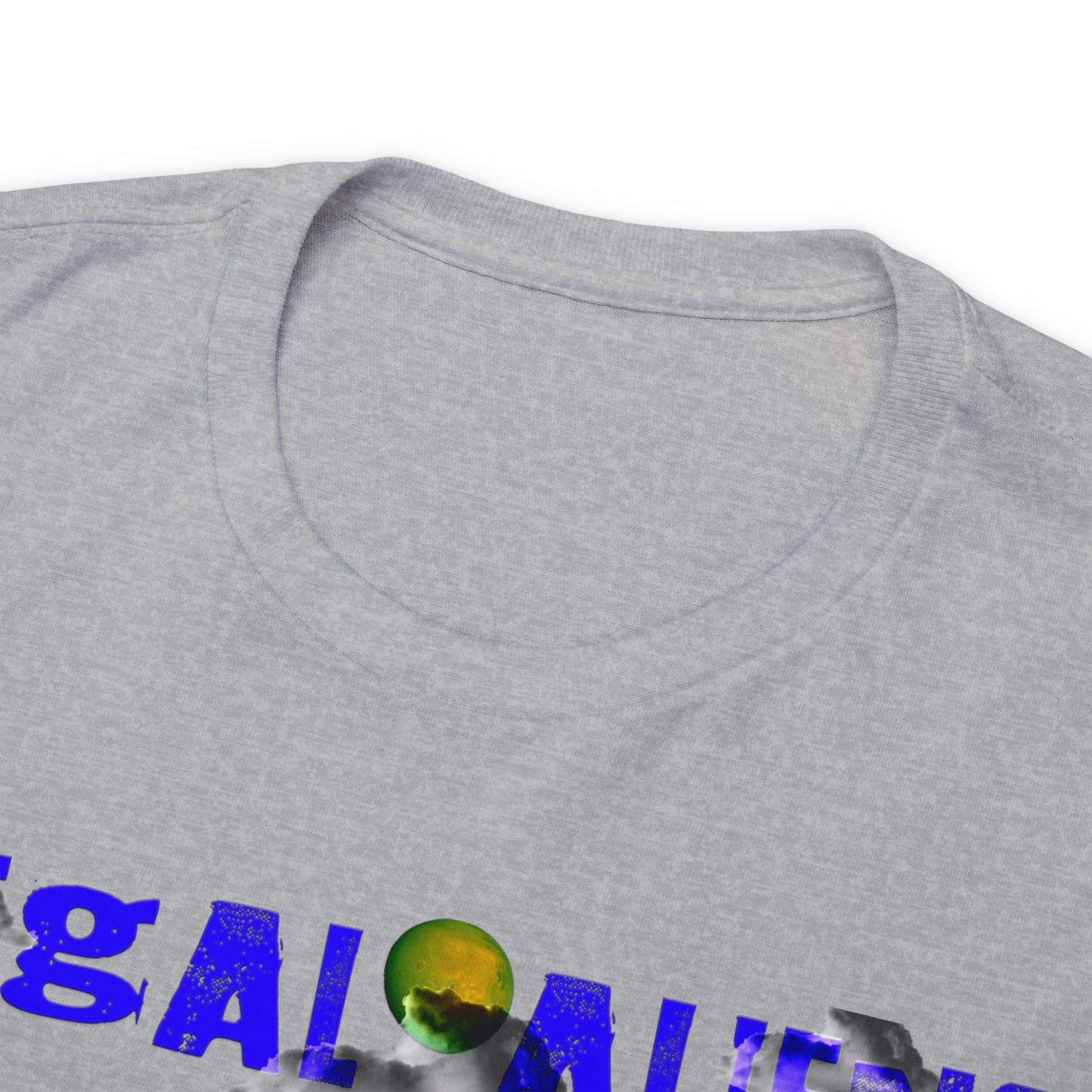 Vintage Sci-Fi Graphic Tee - Alien Invasion Streetwear Print (Bachi)