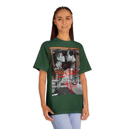 Vintage Sitcom Couple Graphic Tee - Retro TV Streetwear Print (Bachi)